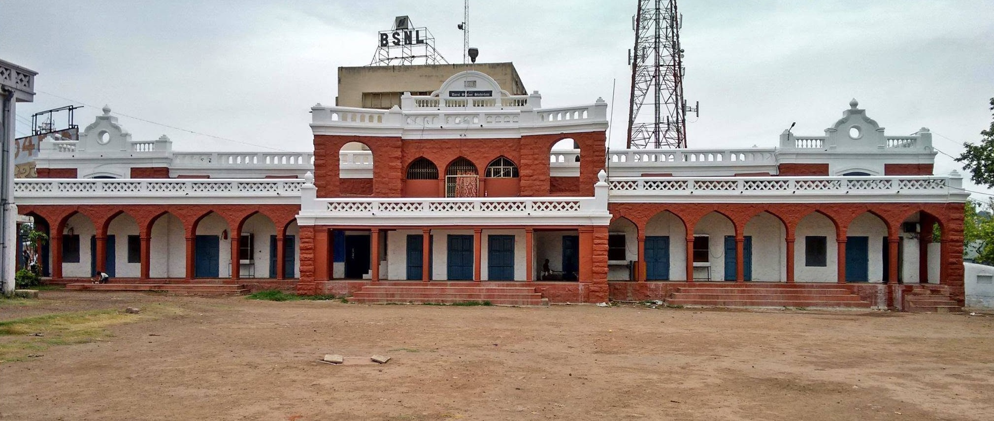 Darul Shafqat Society building